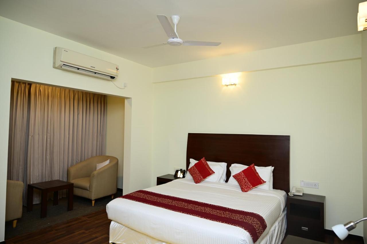 Sterling Keys By Tgi Hotel Bangalore Bagian luar foto
