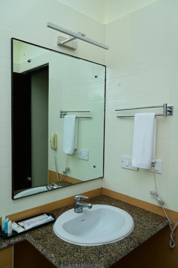 Sterling Keys By Tgi Hotel Bangalore Bagian luar foto