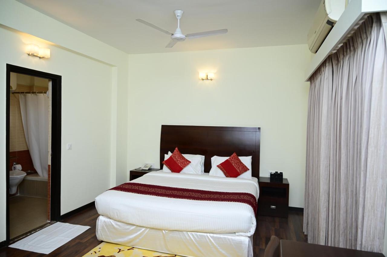 Sterling Keys By Tgi Hotel Bangalore Bagian luar foto