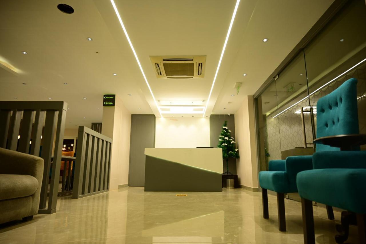 Sterling Keys By Tgi Hotel Bangalore Bagian luar foto